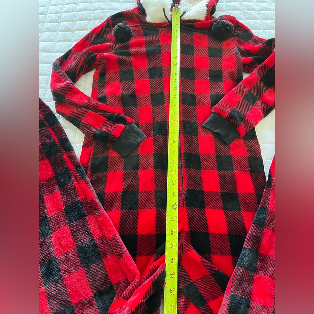 SECRET TREASURES Black & Red Plaid One Piece Pajama w/Faux Fur Hood Size Medium - Picture 4 of 9